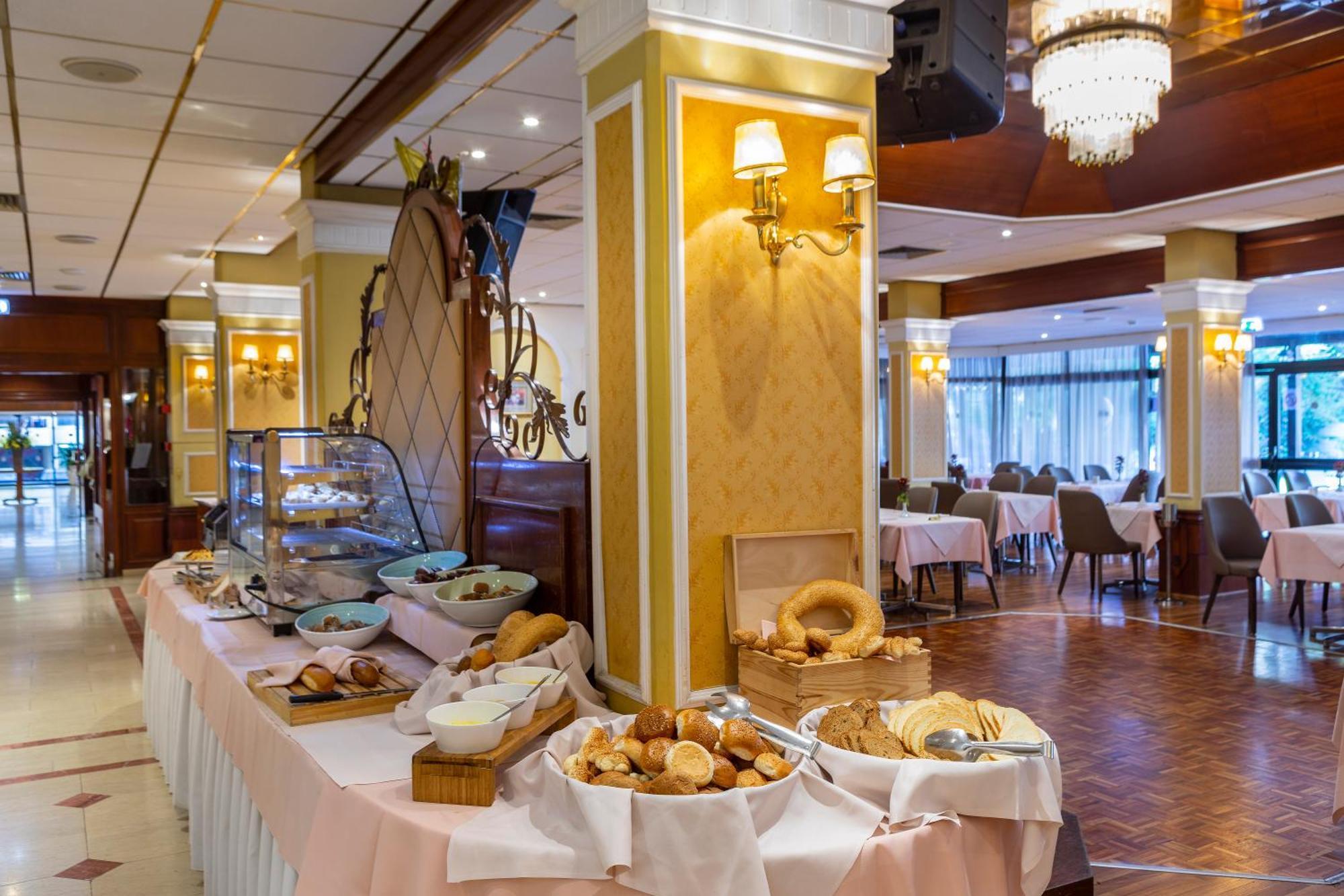 Odysseia Hotel Kapetanios Limassol Bagian luar foto