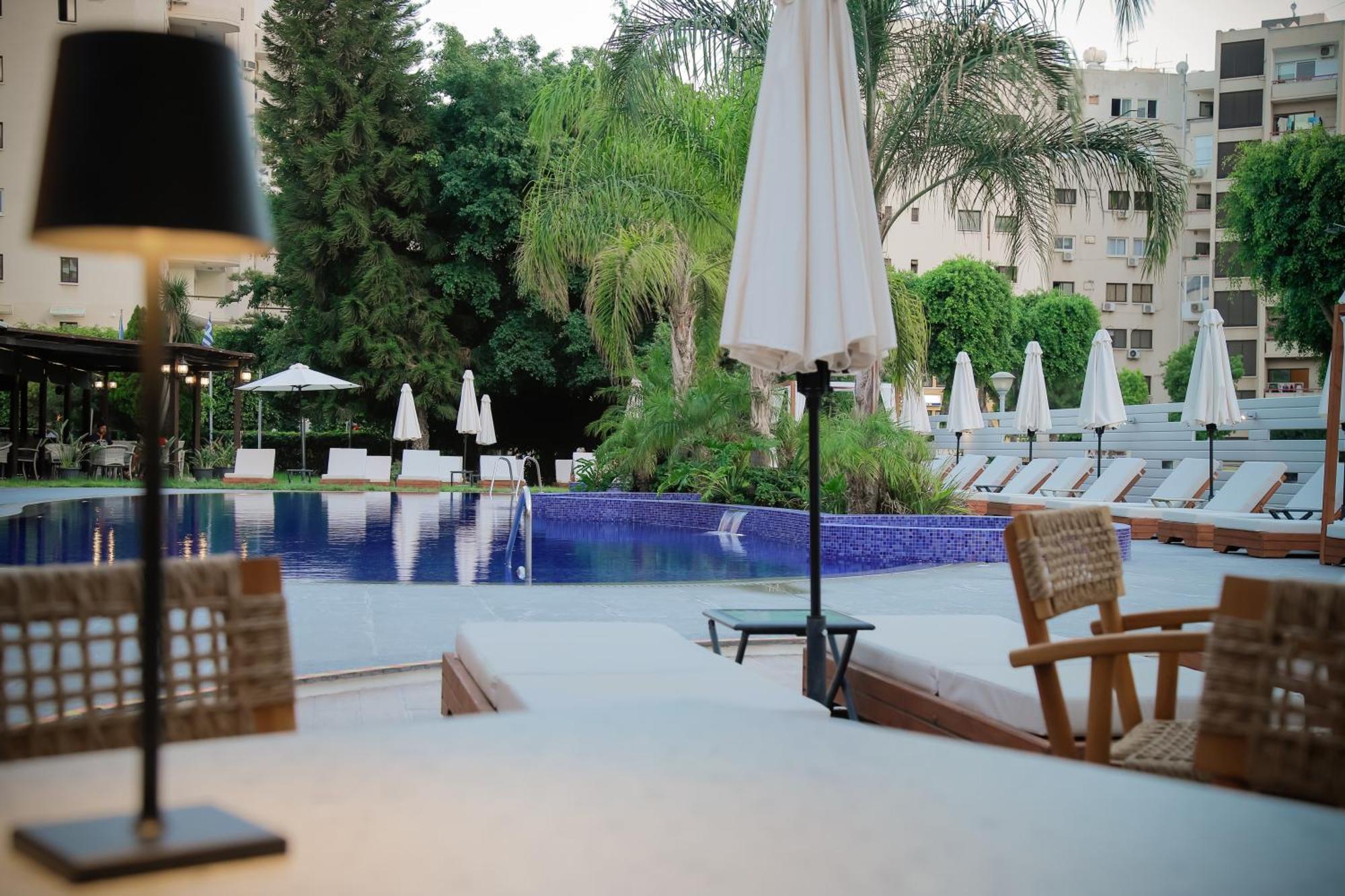 Odysseia Hotel Kapetanios Limassol Bagian luar foto
