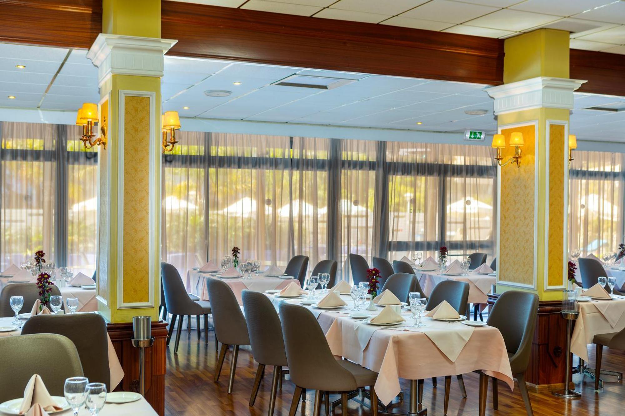 Odysseia Hotel Kapetanios Limassol Bagian luar foto