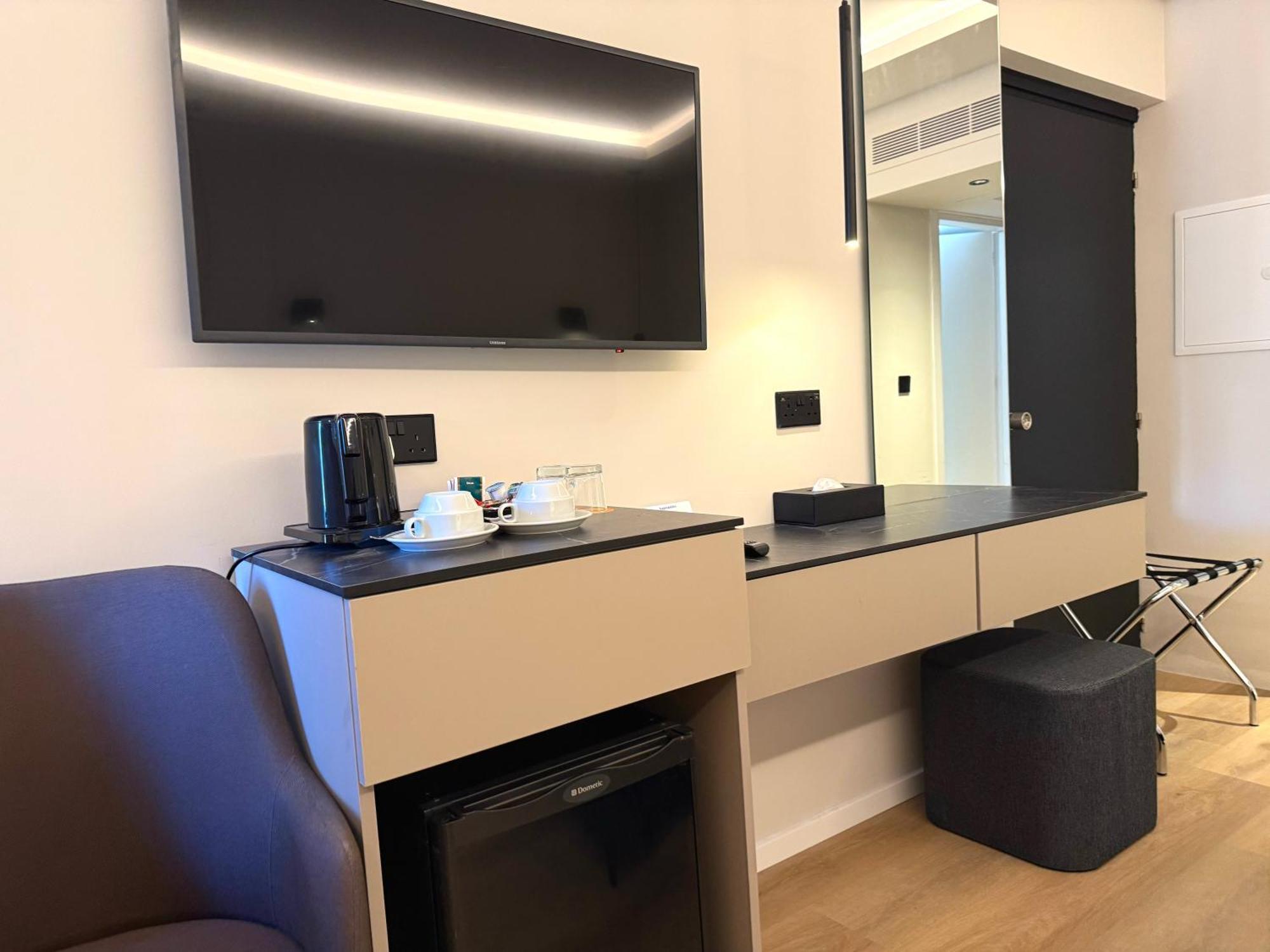 Odysseia Hotel Kapetanios Limassol Bagian luar foto