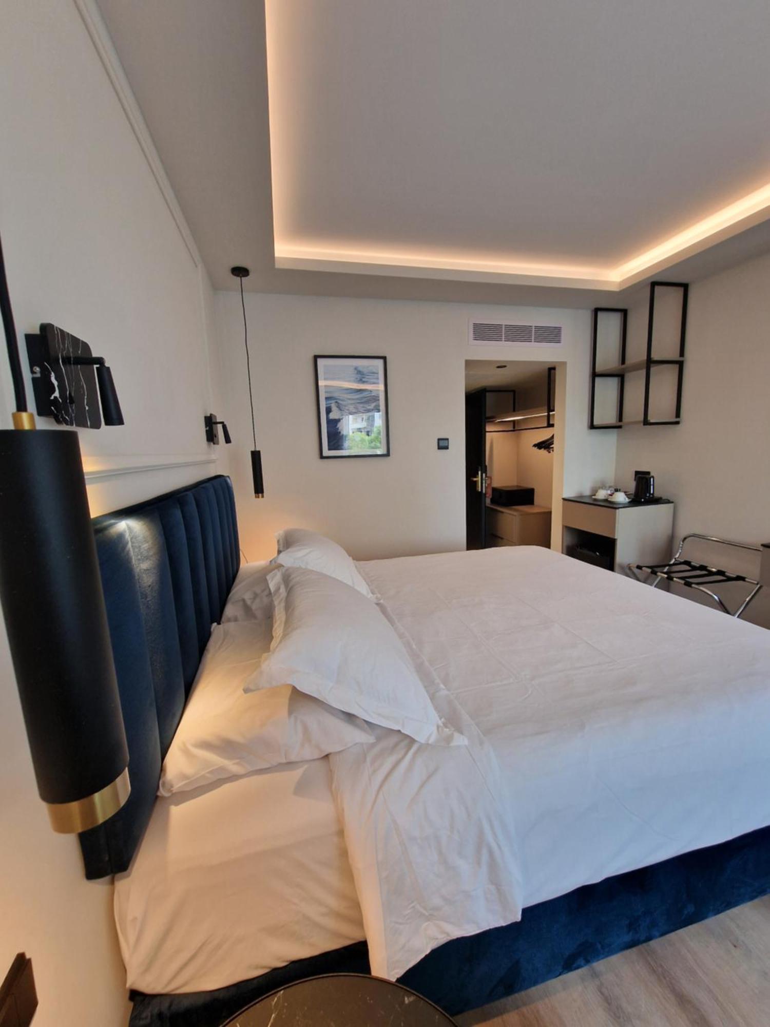 Odysseia Hotel Kapetanios Limassol Bagian luar foto
