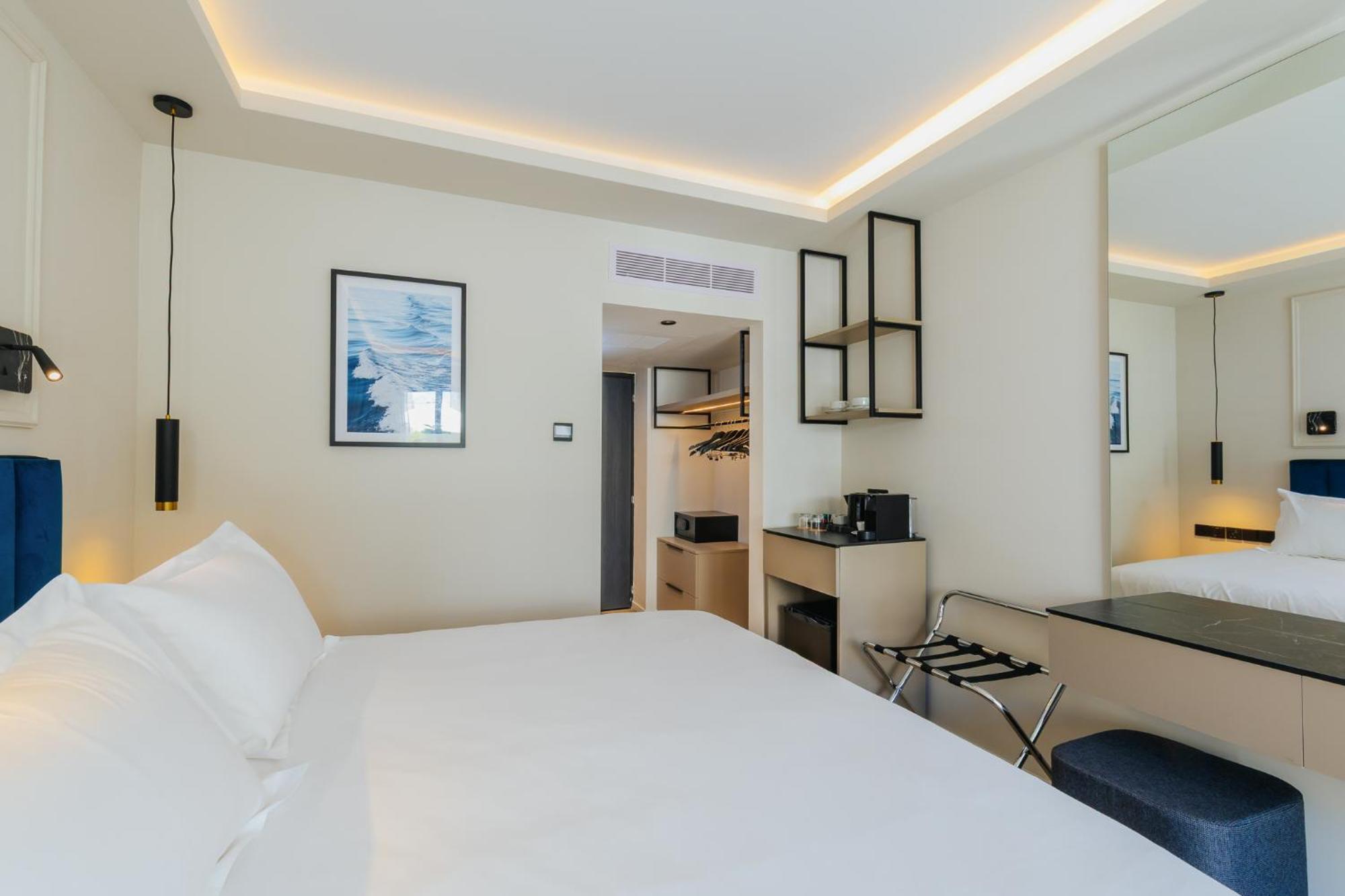 Odysseia Hotel Kapetanios Limassol Bagian luar foto