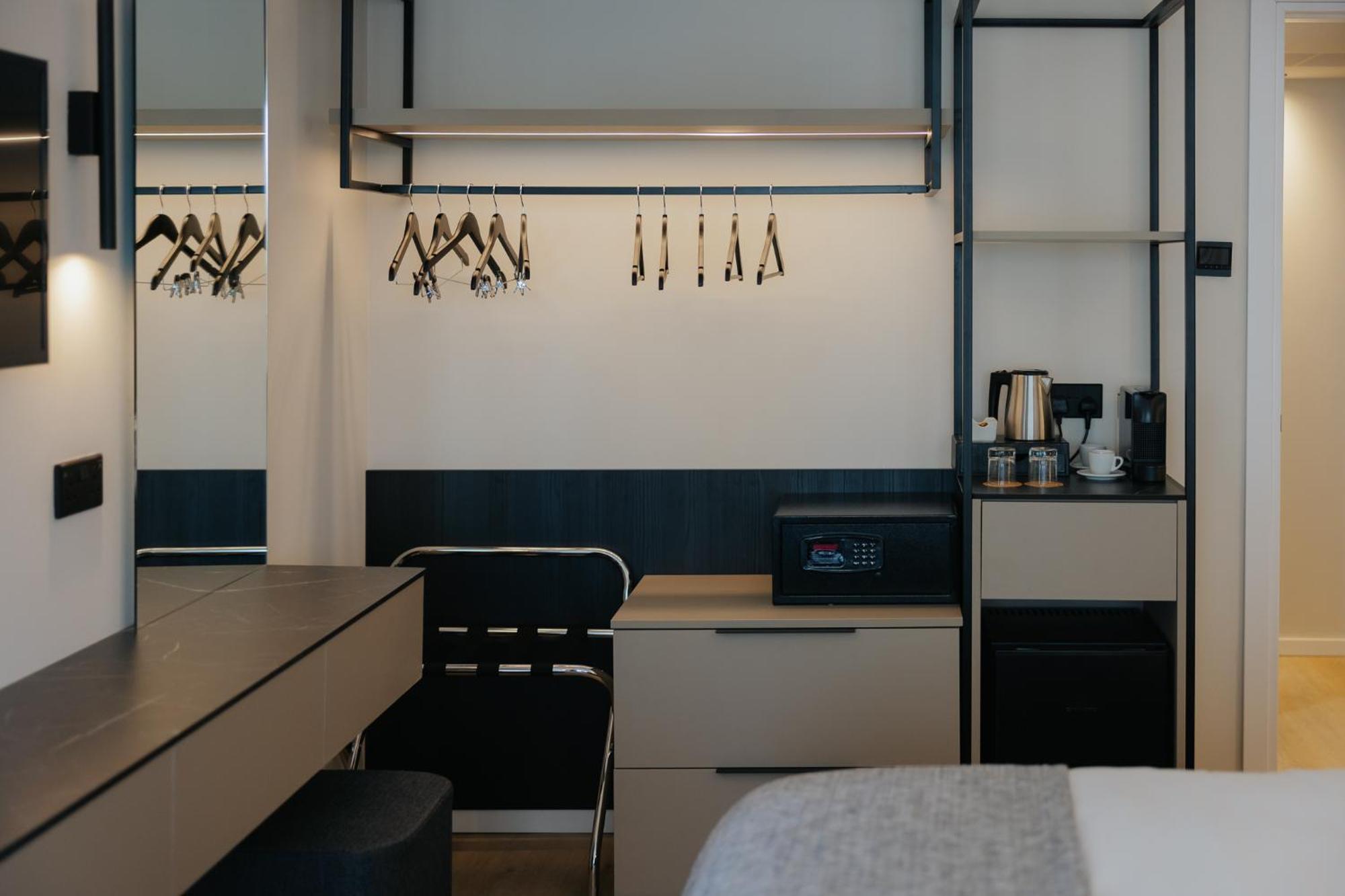Odysseia Hotel Kapetanios Limassol Bagian luar foto
