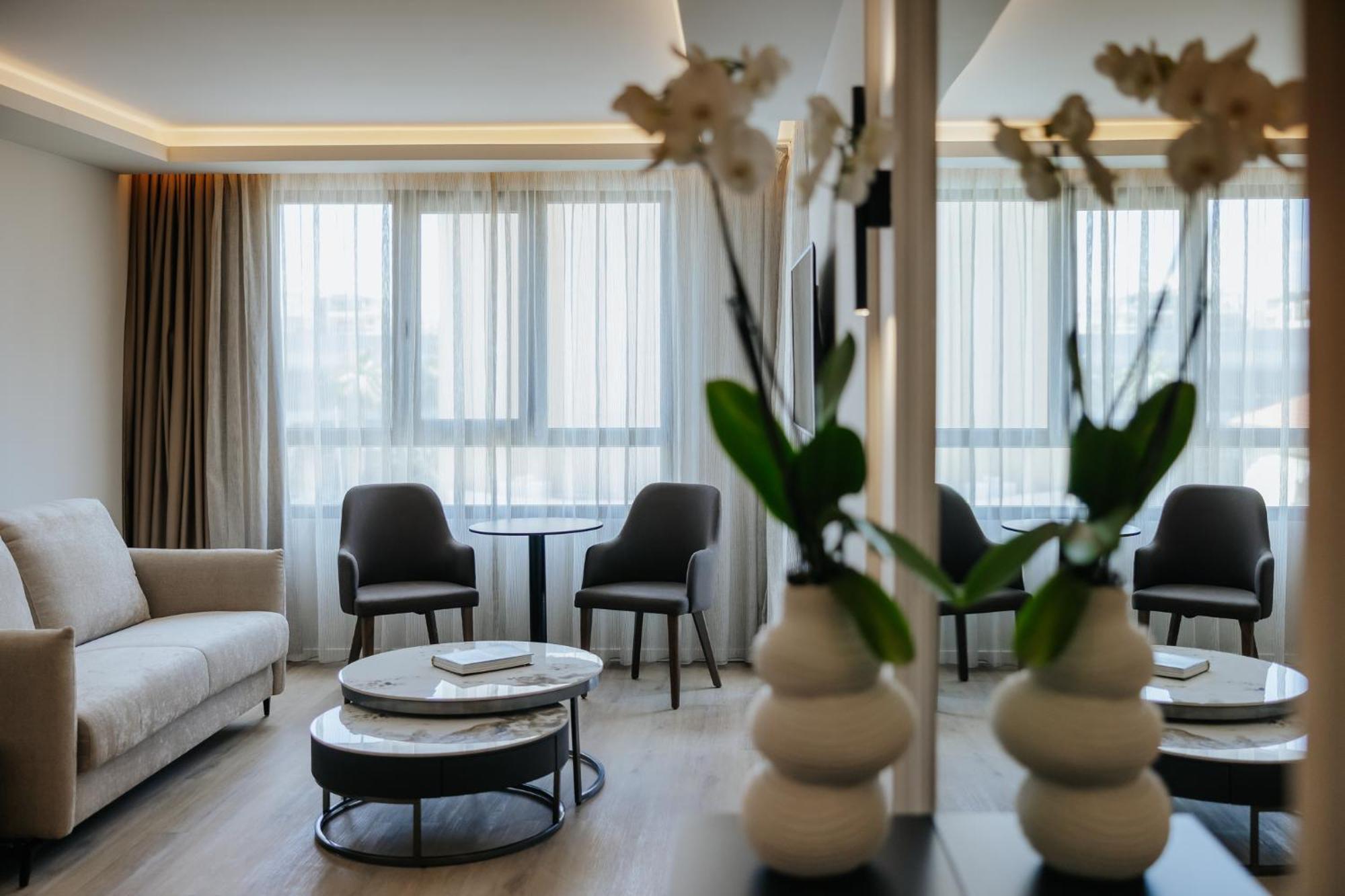 Odysseia Hotel Kapetanios Limassol Bagian luar foto
